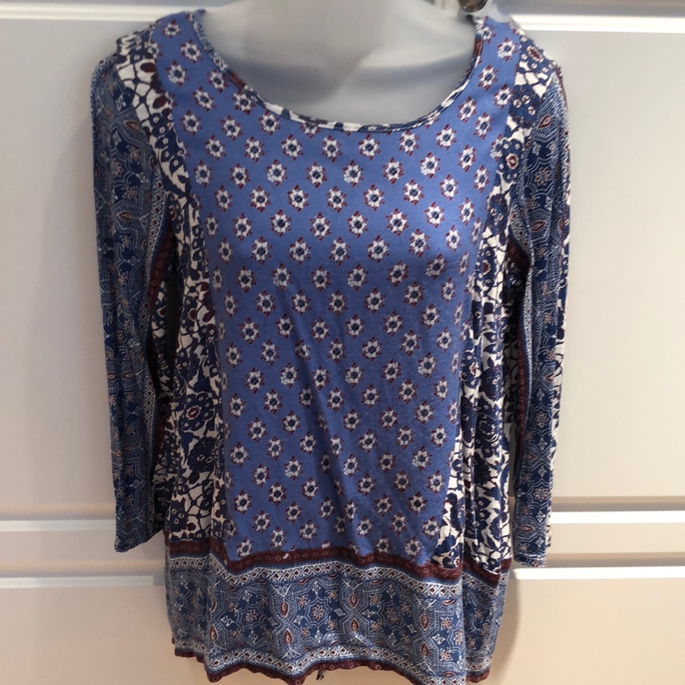 Lucky Brand scoop neck shirt. Size small